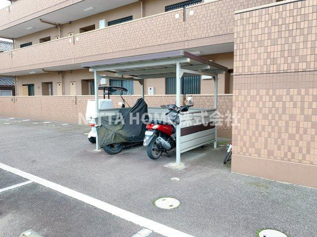 豊岡市高屋の賃貸マンションのその他共用部分|バイク置場もあります★