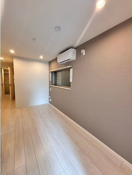 Lega庄内通(名塚二丁目A)北側の建物の居間・リビング