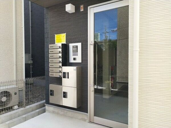 Lega庄内通(名塚二丁目A)北側の建物のエントランス