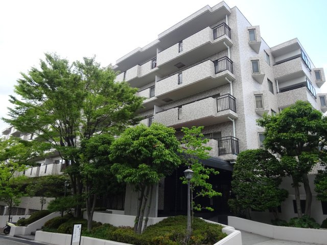 パーク・ハイム芦屋翠ヶ丘20番地B棟の外観