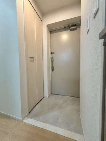 カーサモデルノ南摂津の玄関