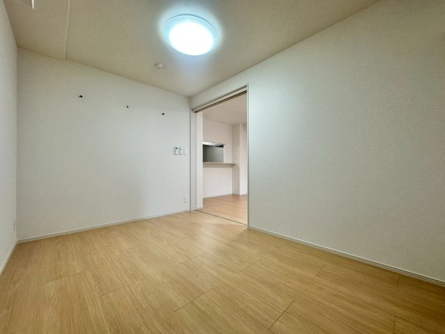 カーサモデルノ南摂津の洋室