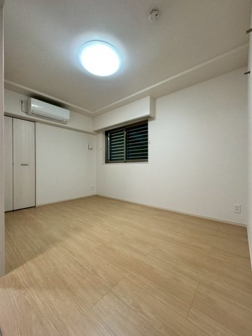 カーサモデルノ南摂津の寝室