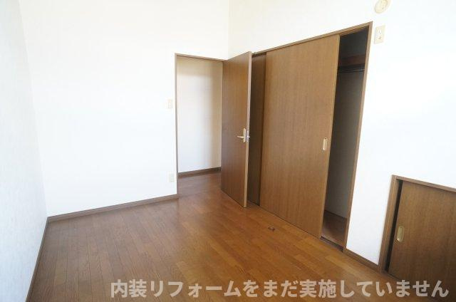 クレセール宝塚の洋室