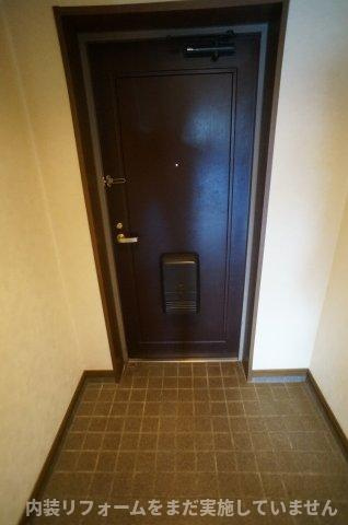 クレセール宝塚の玄関