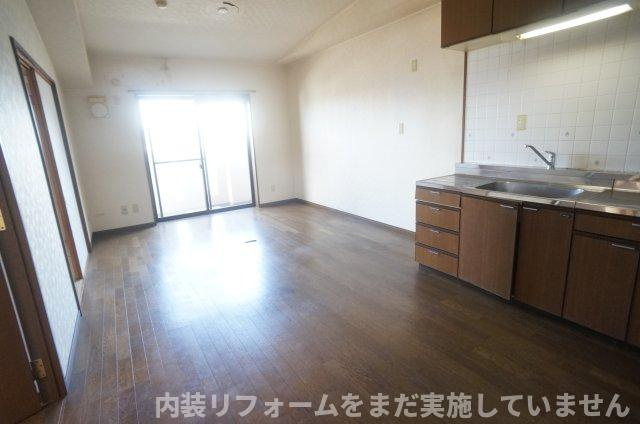 クレセール宝塚の居間・リビング