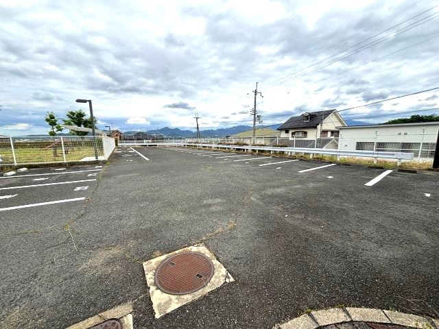 ワンズレジデンス羽曳ヶ丘の駐車場