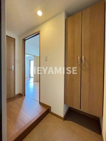 Apartment Grus Okamachiの玄関