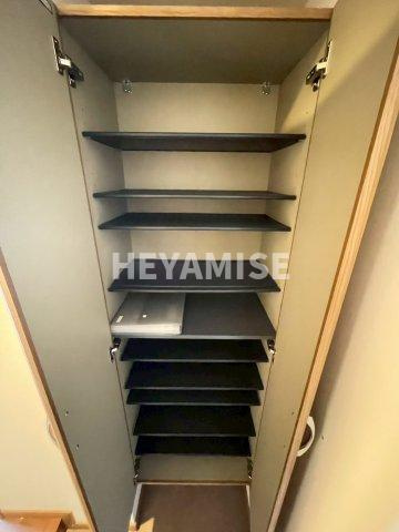 Apartment Grus Okamachiの玄関