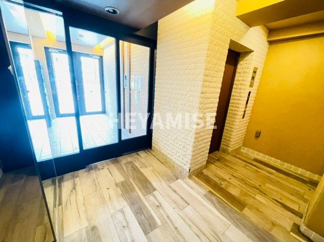 Apartment Grus Okamachiのエントランス