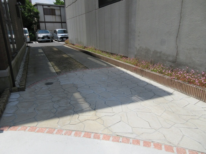 コンフォートイワタ2055の駐車場