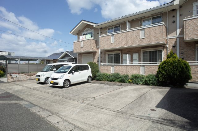 【駐車場】 | ポチハウス | 軽自動車専用ですが駐車スペースもゆとりあります☆