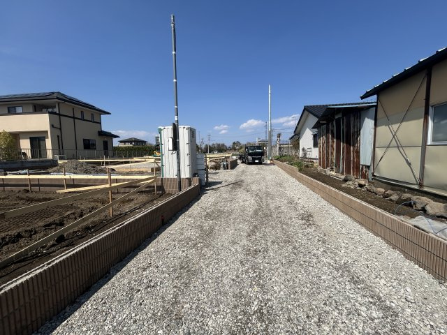 新築　前橋市亀里町第1　Livele Garden.S　2号棟の前面道路含む現地写真|現地写真　南西側接道幅員約4.6ｍ