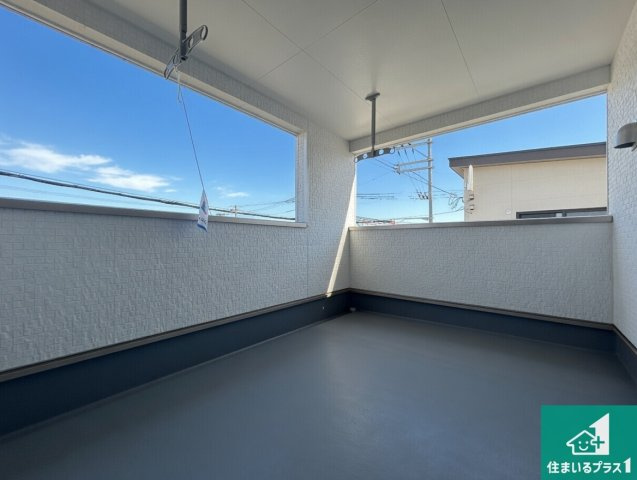 和歌山市有本　第4期　新築一戸建てのバルコニー|ワイドバルコニーは洗濯物を干すスペースが広いのでご家族が多くても安心！