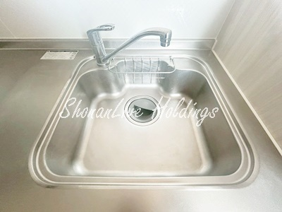 横浜市戸塚区吉田町のアパートのキッチン|別建物同施工