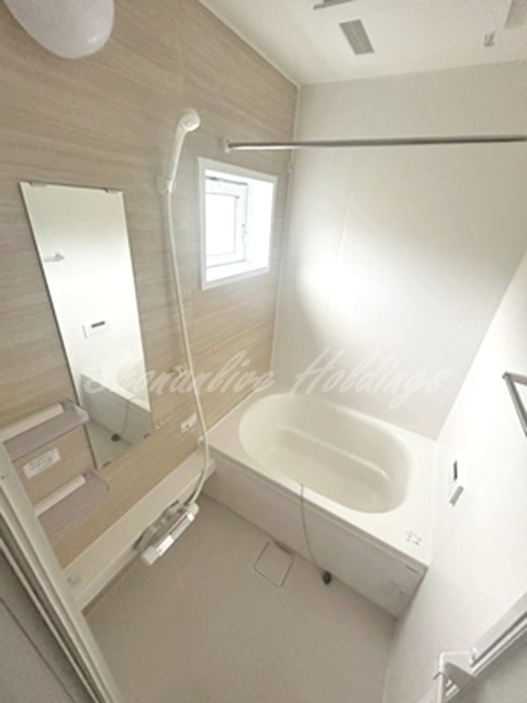 横浜市戸塚区吉田町のアパートの浴室|別建物同施工