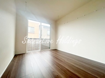 横浜市戸塚区吉田町のアパートの寝室|別建物同施工