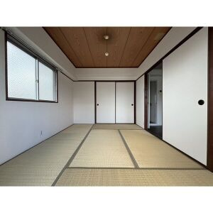 アールズプレイス二日市の和室
