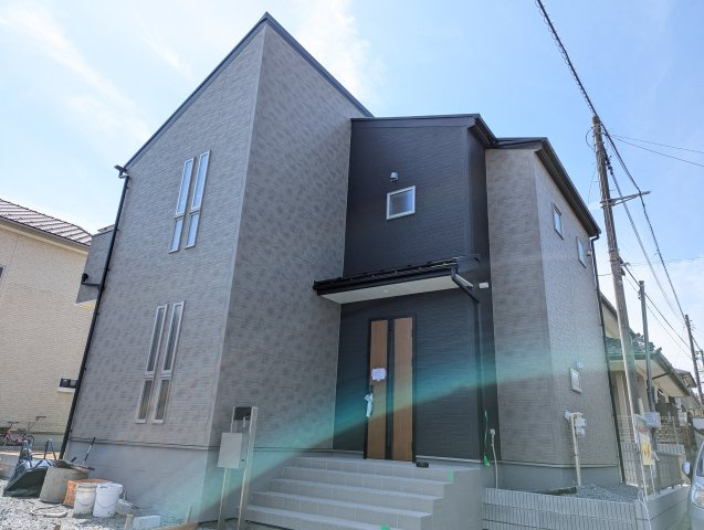 日立市相田町５期の外観|玄関正面から、かっこいい自慢したくなる外観です