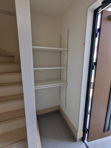 日立市相田町５期の収納|シューズインクローゼットには、ベビーカーや遊び道具、災害用グッズを収納いただけます