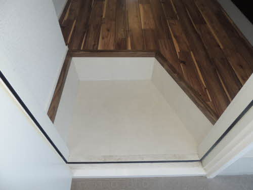 フレグランスセトミA棟の玄関