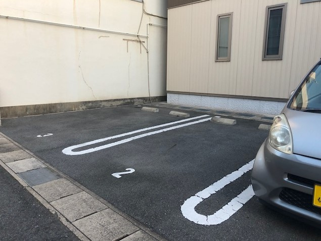 リヴィエール朝日町の駐車場