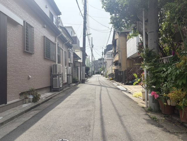 【前面道路含む現地写真】 | 世田谷区上馬2丁目 | 建築条件がない為、お好きなハウスメーカーで理想のお住まいが建築できます。
