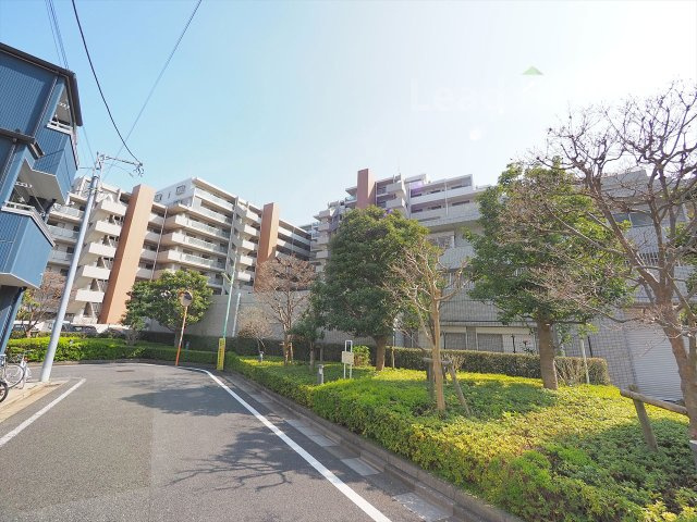 【外観】 | 世田谷アインス美しの杜 | 前面道路