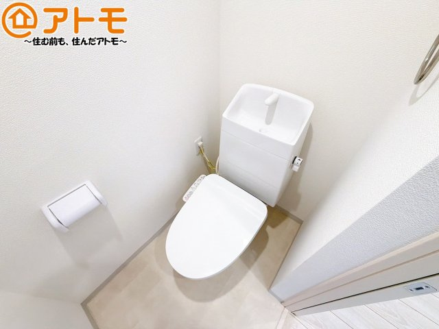 【トイレ】 | 葵区南田町　中古戸建 | 年代を問わず使いやすい洗浄機能付きのトイレ♪肌への負担をも減らせるのでお子様の敏感なお肌も安心！