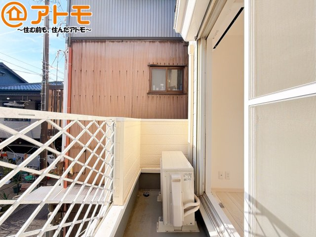 【バルコニー】 | 葵区南田町　中古戸建 | 陽当りの良いバルコニーはお洗濯物はもちろんお布団もふかふかになります♪