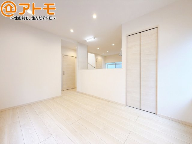 【居間・リビング】 | 葵区南田町　中古戸建 | 家族団らんのイメージは、リビングを思い浮かべませんか？リビングこそ広々としたお部屋が良いですね♪