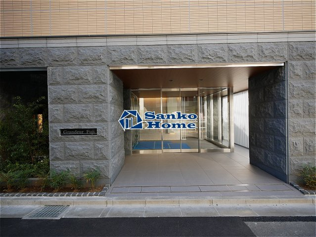 グランデュール富士のエントランス