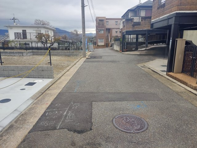 宝塚市山本西1丁目新築一戸建の前面道路含む現地写真|前面道路