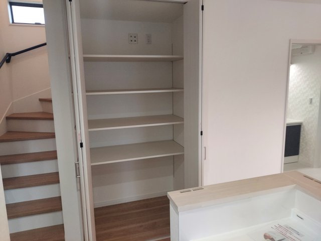 宝塚市山本西1丁目新築一戸建の収納|リビング収納