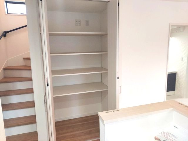 宝塚市山本西1丁目新築一戸建の収納|リビング収納