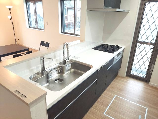 宝塚市山本西1丁目新築一戸建のキッチン|食洗機付きシステムキッチン