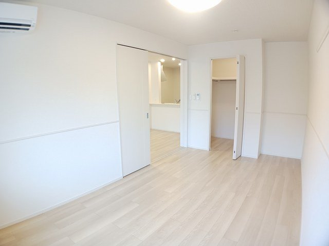 グランディールの内装|明るい色調の室内です