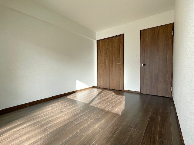 令和７年１２月リフォーム済み◆南西向き陽当たり良好２ＬＤＫ◆桂川ハイツ２号館の洋室|洋室
