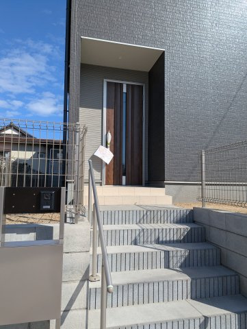 日立市森山町9期の玄関|エントランスです。帰りたくなる家、住む幸せ、ご見学の際はお問合せ下さい。心よりお待ちしております～（同施工物件）