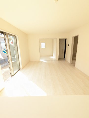 日立市森山町9期の居間・リビング|一日の長い時間を過ごすリビング♪自然と家族が集まれる空間！家族団らんの時間を優しく見守るリビング～（同施工物件）