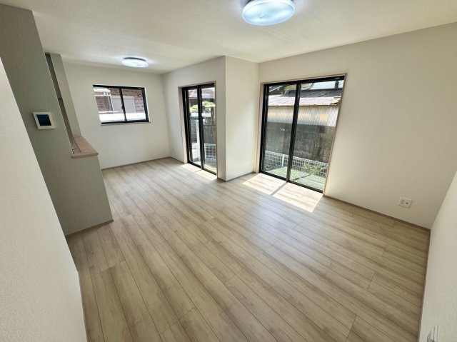 高石市高師浜２丁目６１５番の居間・リビング