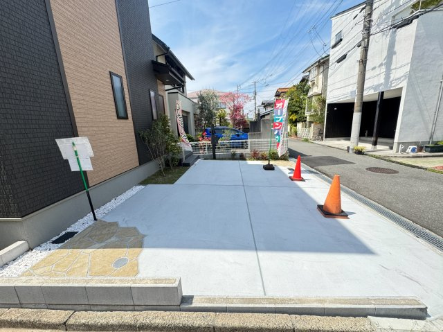 高石市高師浜２丁目６１５番の前面道路含む現地写真