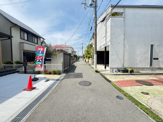 高石市高師浜２丁目６１５番の前面道路含む現地写真