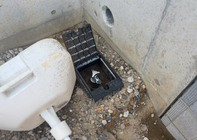 【設備】 | 敷地内には、散水栓や立水栓があります。水道水を直接利用できるため、水を運ぶ手間を省くことが出来ます。大量の水を必要とする洗車作業や清掃などに役立ちます。その他設備とあわせて、現地でご確認ください。