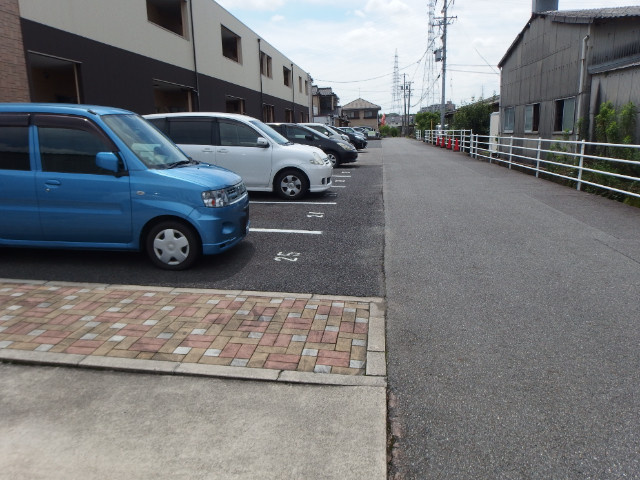 エクセレントＫＯＹＯの駐車場