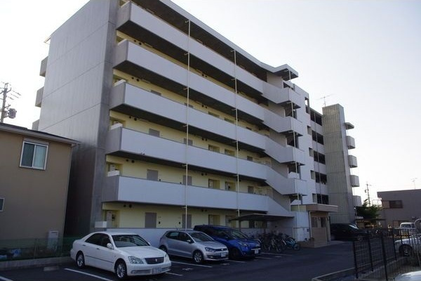 Vg.Tree(ビレッジトゥリー)東棟の外観