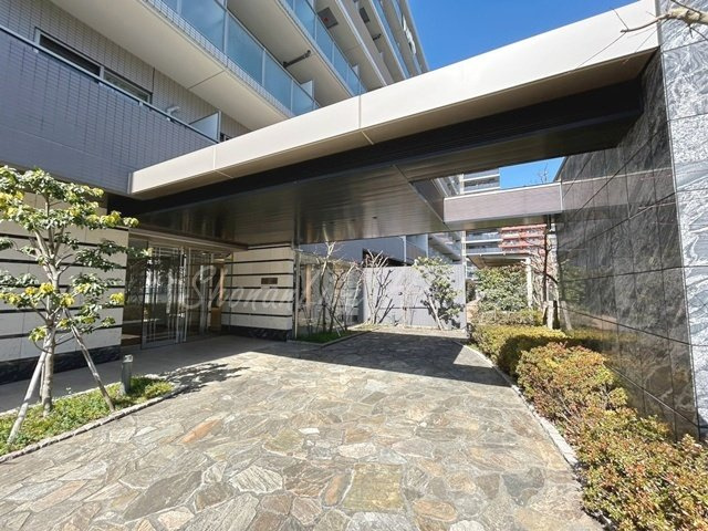 大和市中央５丁目の賃貸マンションのエントランス