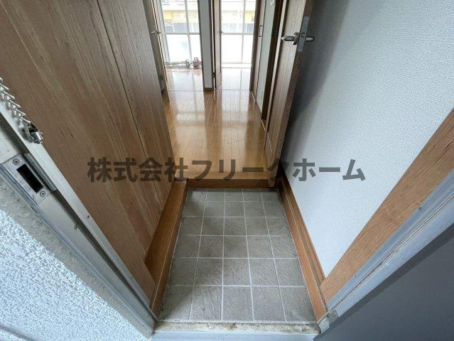 三鷹市上連雀４丁目の賃貸マンションの玄関