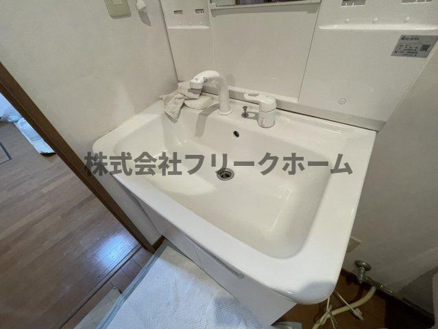 三鷹市上連雀４丁目の賃貸マンションの洗面所