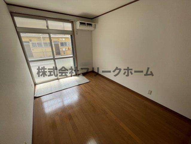 三鷹市上連雀４丁目の賃貸マンションの居間・リビング